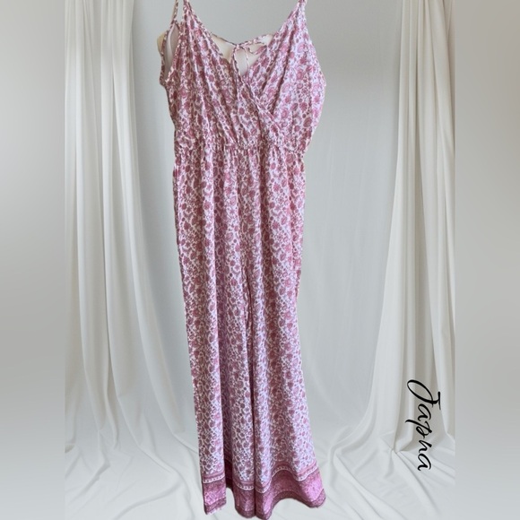 Japna Pink Jumpsuit with Fitted Silhouette - Picture 8 of 13